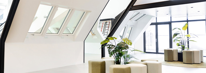 Bezoek de FAKRO showroom voor advies over dakramen, platdakproducten, zonwering en meer.